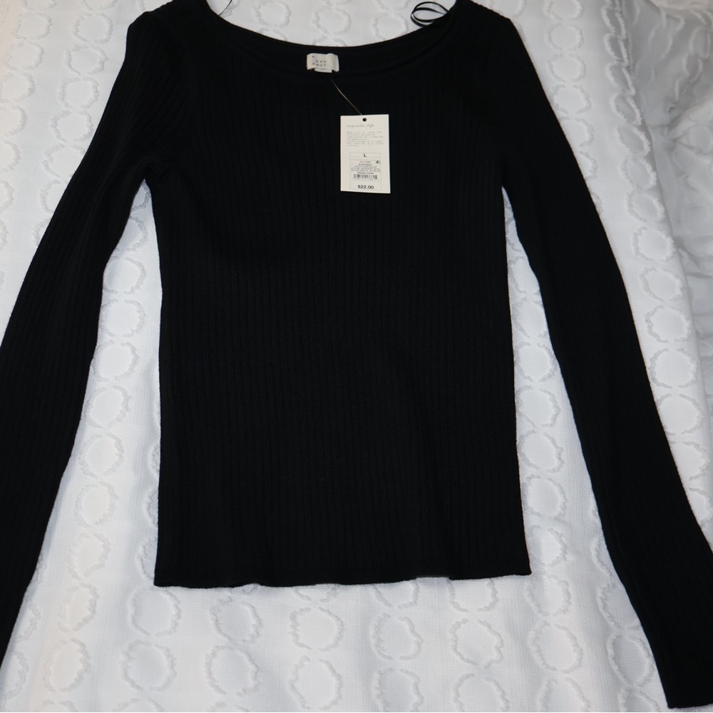 Black long sleeve shirt.